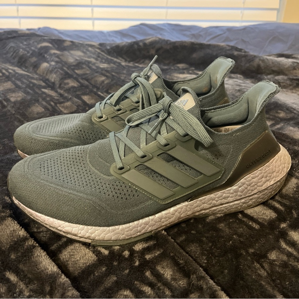 Adidas Ultraboost 22 men’s size 11